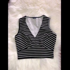 💥💥SALE💥💥Crop top v-neck